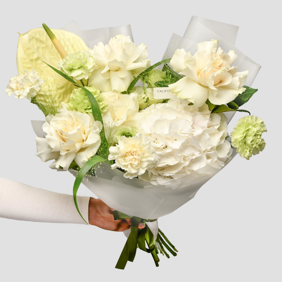 Flori pentru mama - California Flowers, Buchet anthurium alb, hortensie si trandafiri, californiaflowers.mom