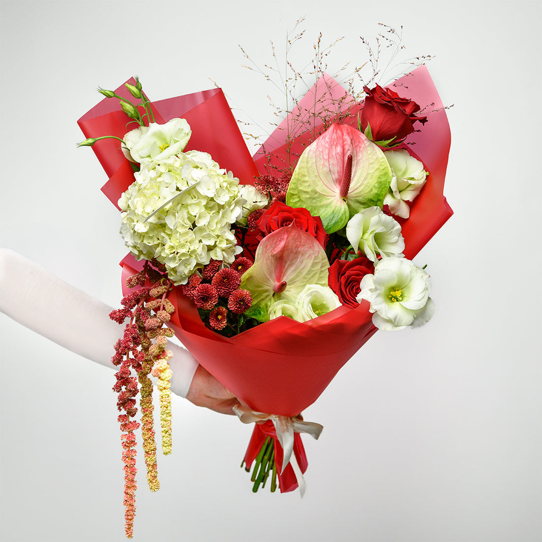 Livrare Flori Buciumeni, Buchet anthurium si trandafiri rosii, californiaflowers.mom