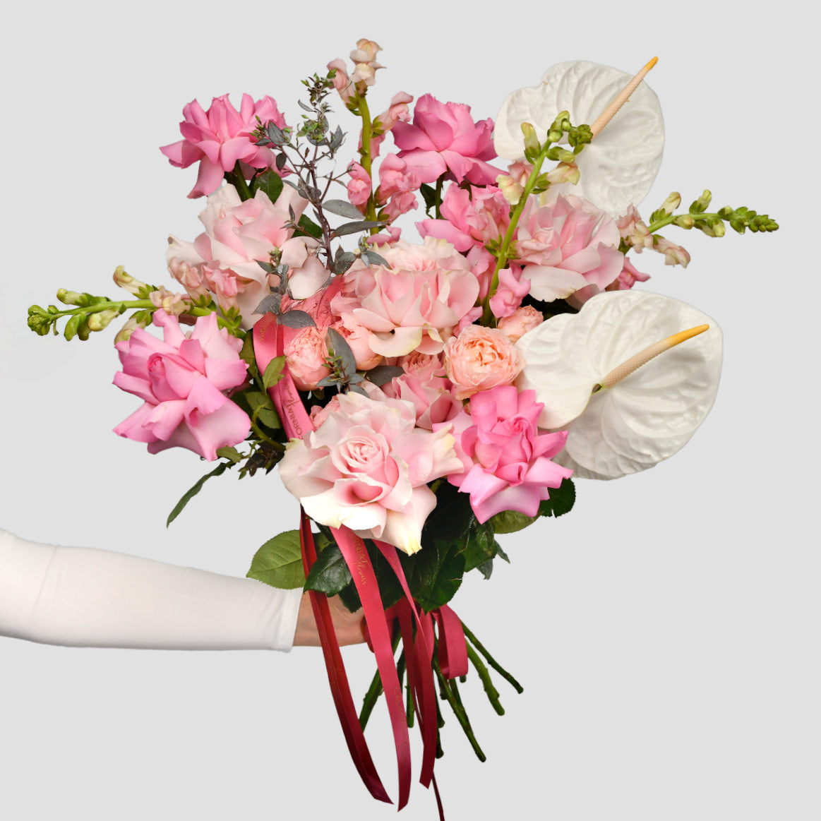 Flori de Paste - California Flowers, Buchet anthurium, trandafiri speciali, matthiola si antirinium, californiaflowers.mom