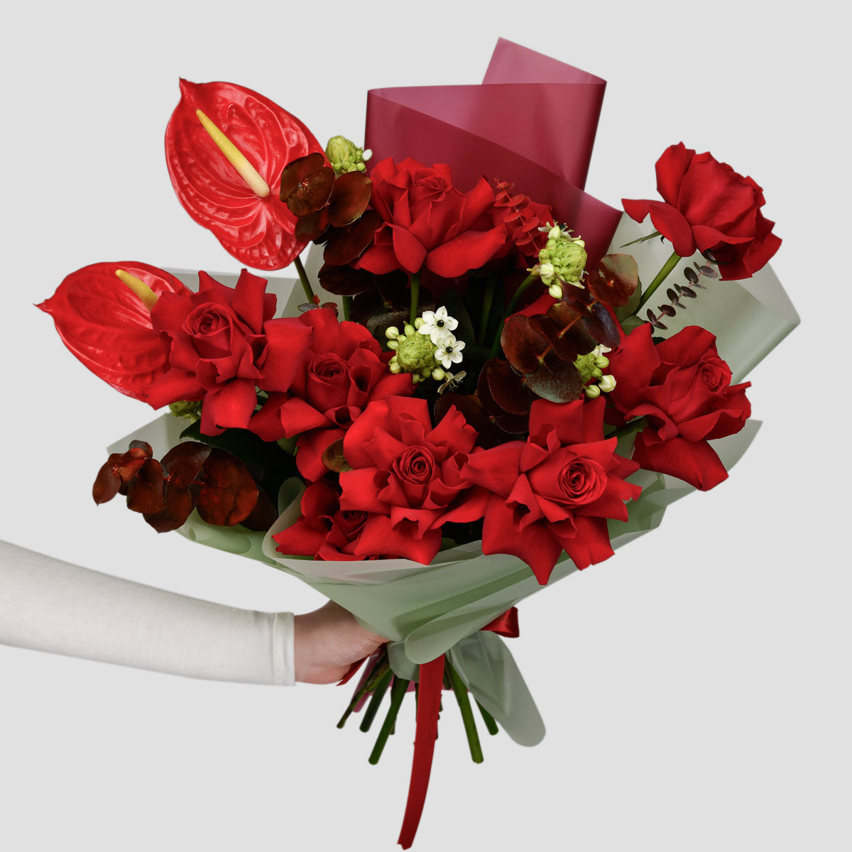 Flori de Paste - California Flowers, Buchet cu trandafiri speciali rosii, anthurium si ornithogalum, californiaflowers.mom