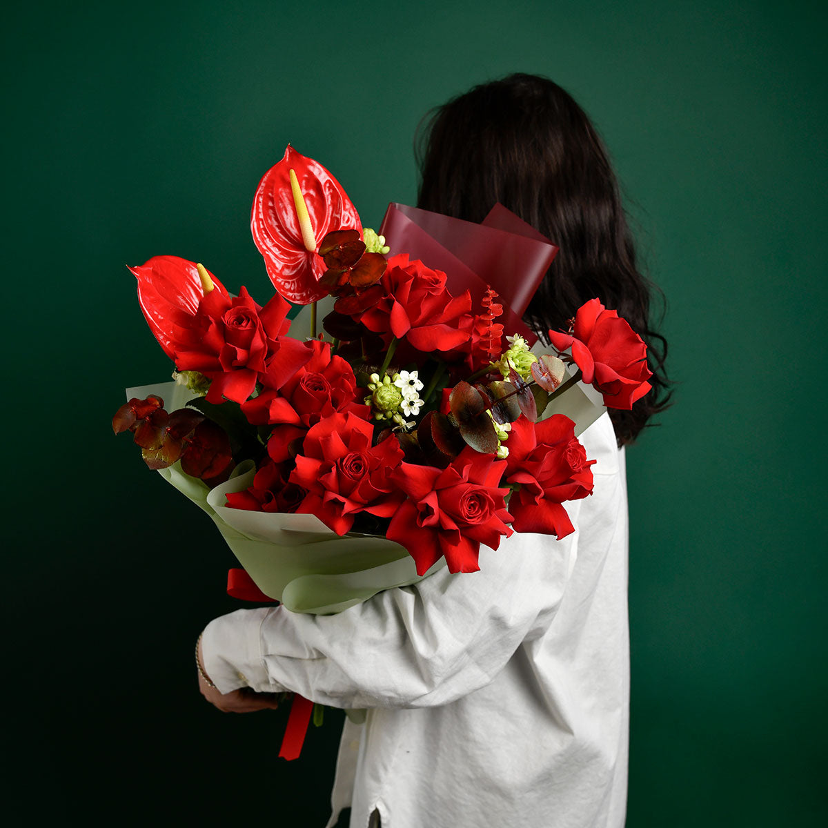 Flori de Paste - California Flowers, Buchet cu trandafiri speciali rosii, anthurium si ornithogalum, californiaflowers.mom