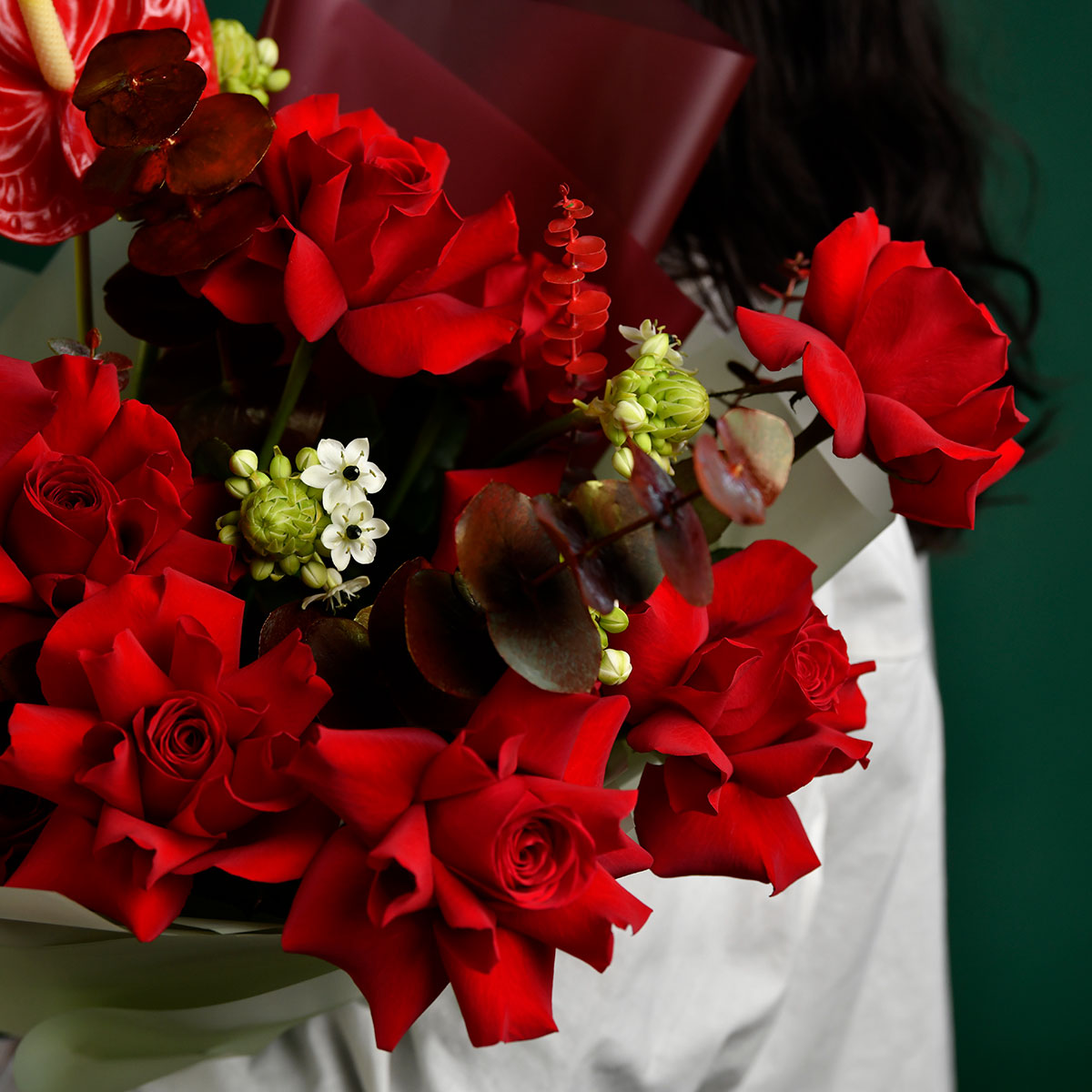 Buchet cu trandafiri speciali rosii, anthurium si ornithogalum, 4, californiaflowers.mom