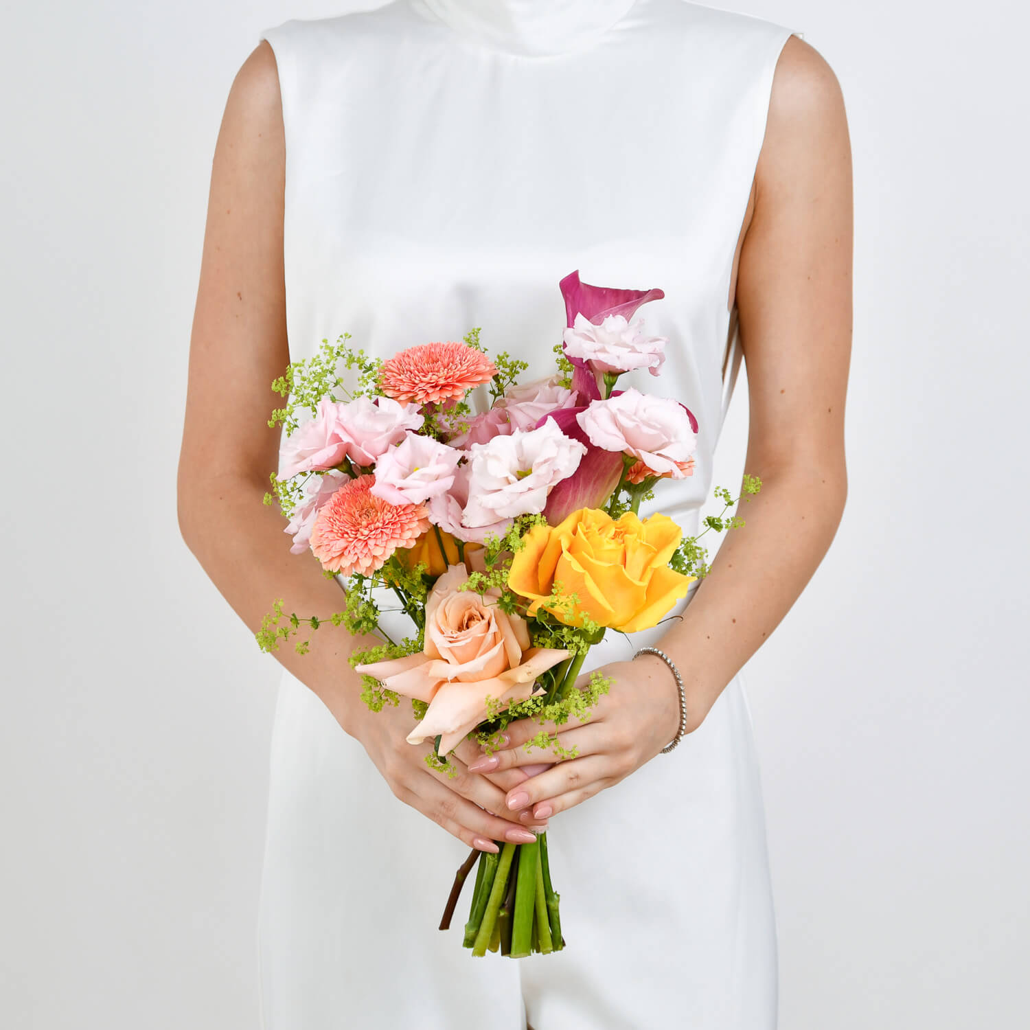 Buchete mireasa si nasa - California Flowers, Buchet de mireasa cu lisianthus, trandafiri si cale, californiaflowers.mom