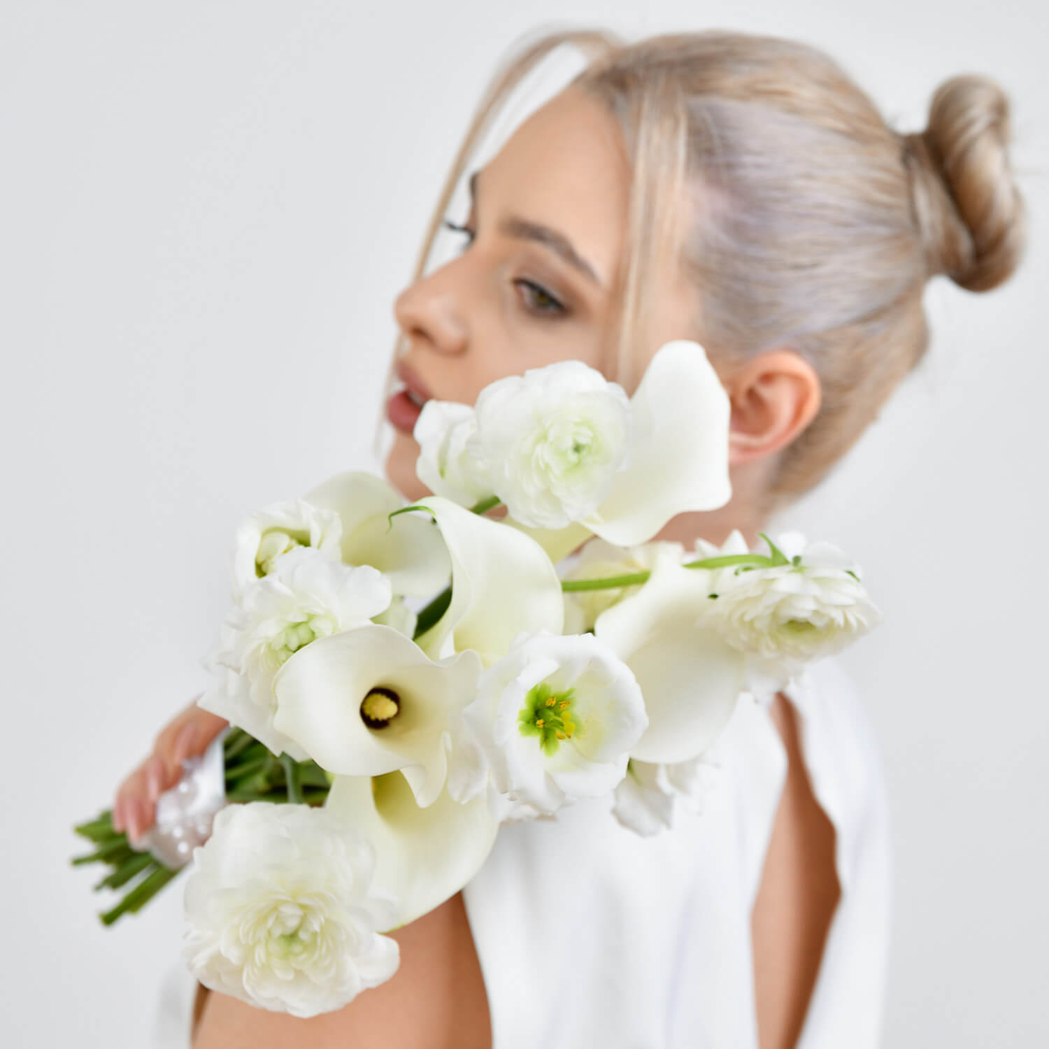Buchet de mireasa cu ranunculus si lisianthus, 4, californiaflowers.mom