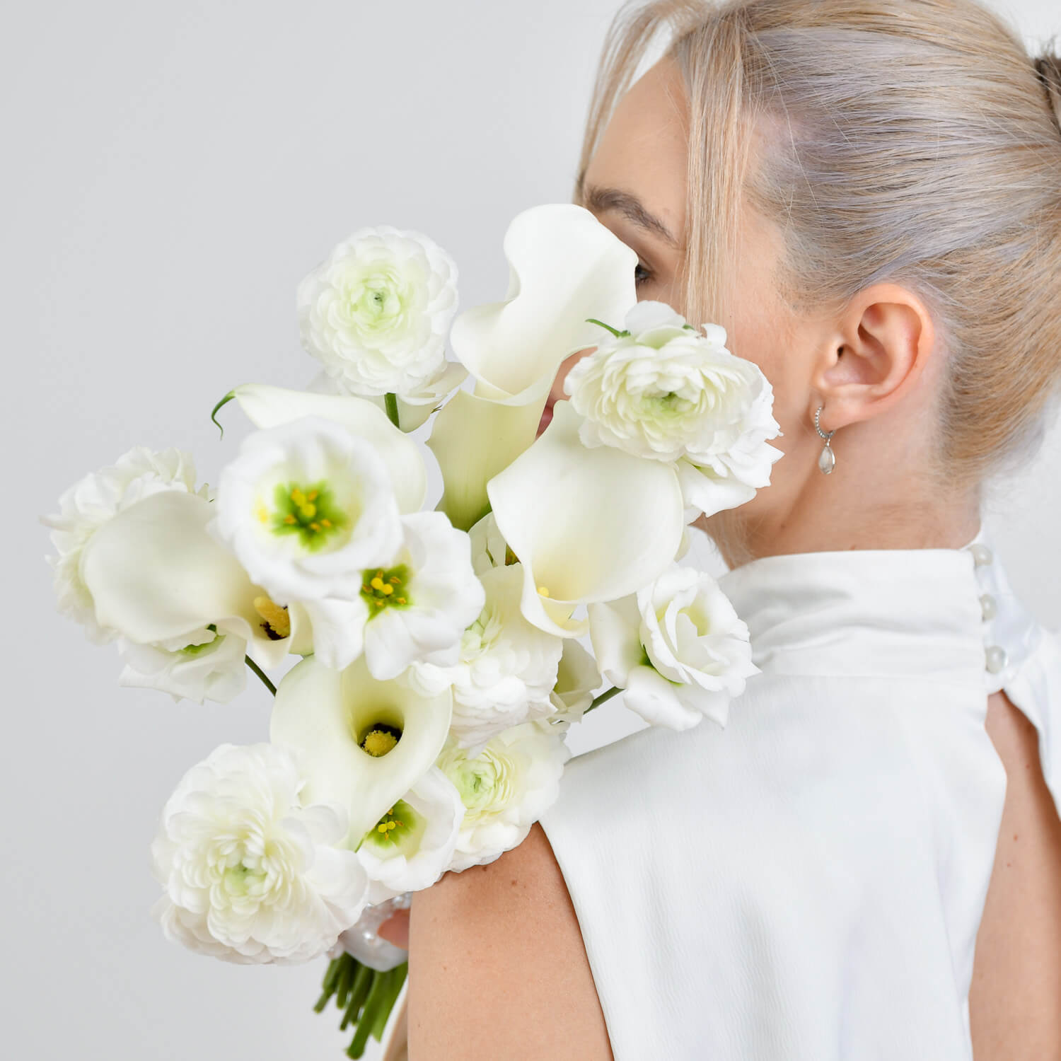 Buchet de mireasa cu ranunculus si lisianthus, 5, californiaflowers.mom
