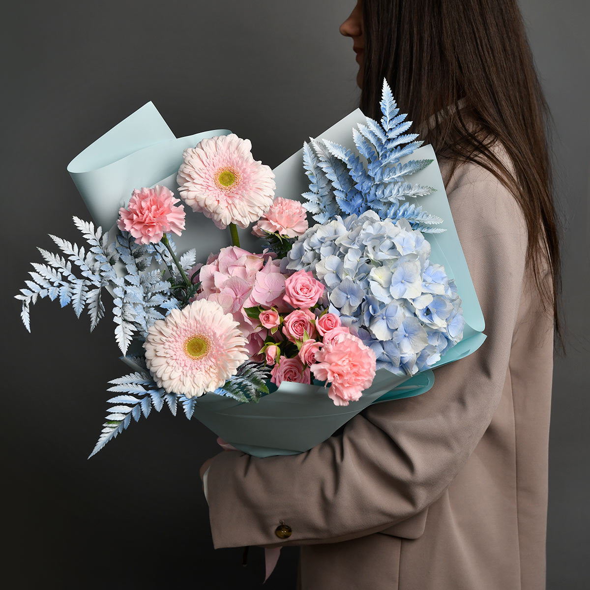 Florarie online - California Flowers ✅, Buchet gerbera roz, hortensie si dianthus, californiaflowers.mom