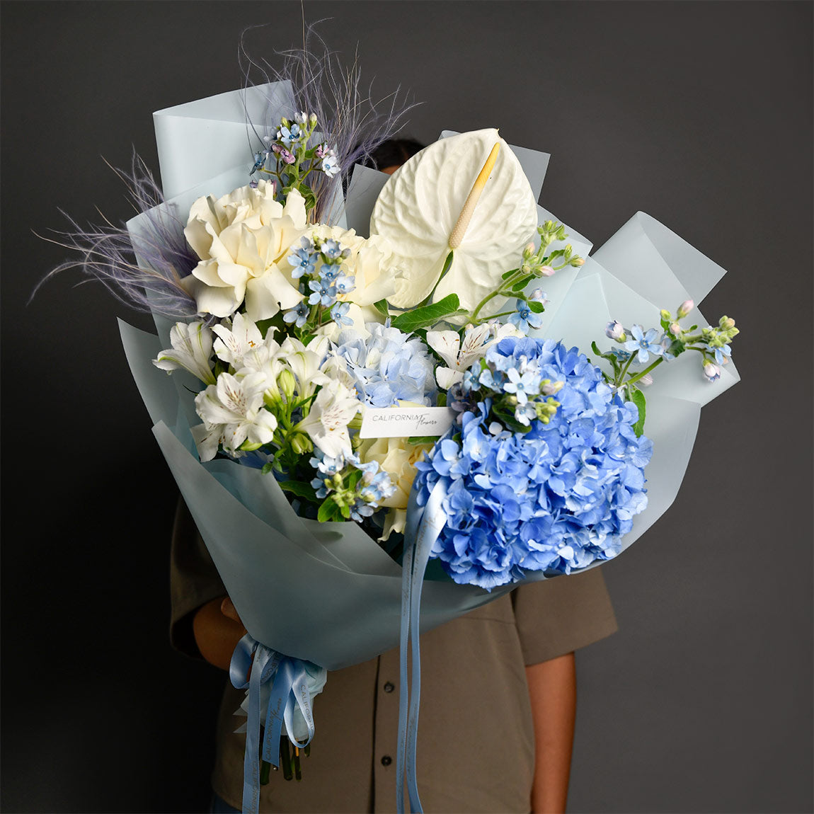 Aranjamente florale nou nascut - California Flowers, Buchet hortensie, anthurium si trandafiri speciali, californiaflowers.mom