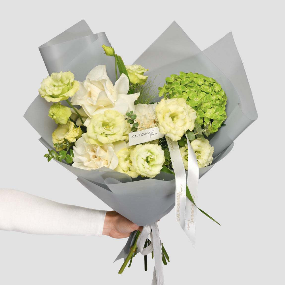 Flori de 1 Martie - California Flowers, Buchet hortensie verde si lisianthus alb, californiaflowers.mom