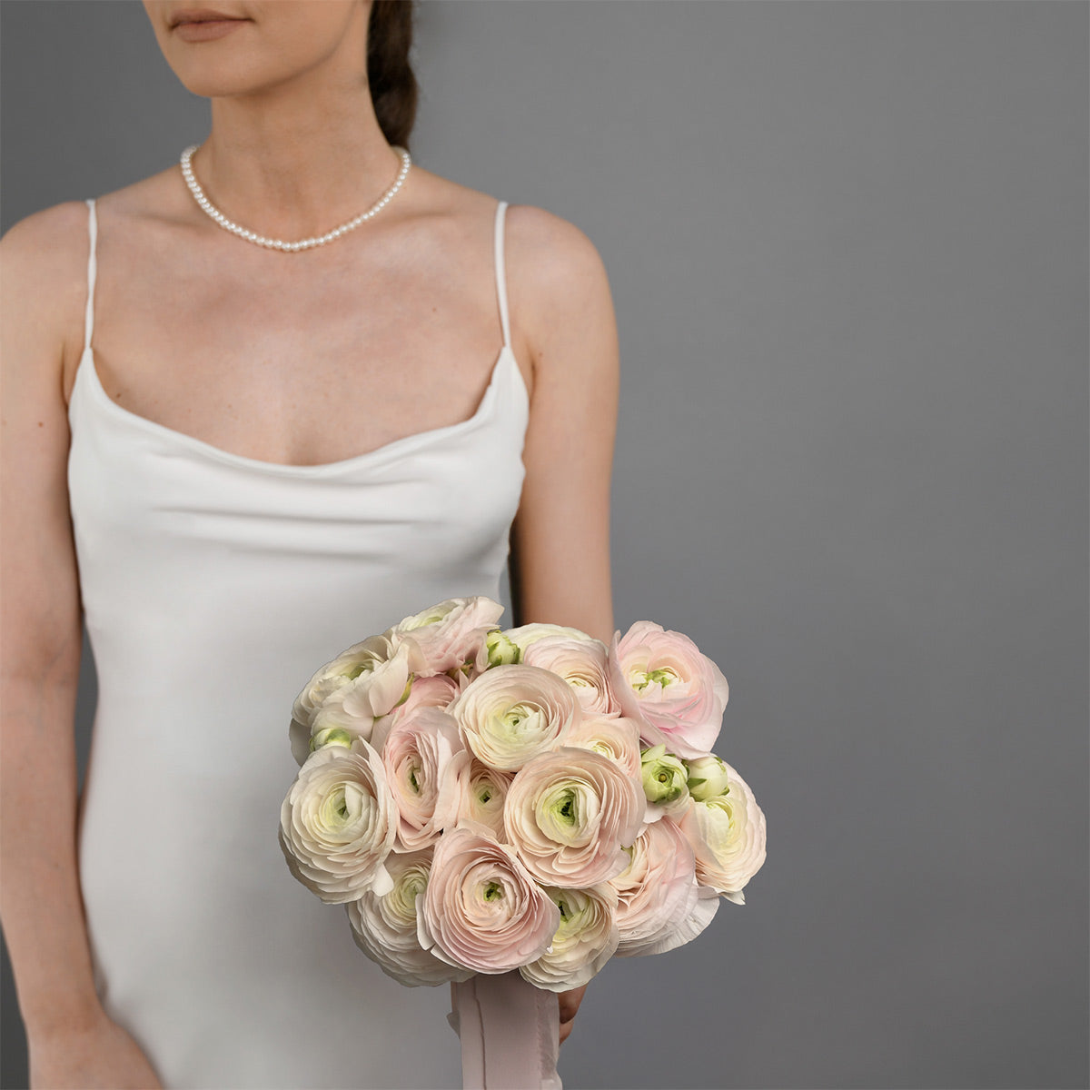 Buchete mireasa si nasa - California Flowers, Buchet mireasa cu ranunculus roz, californiaflowers.mom