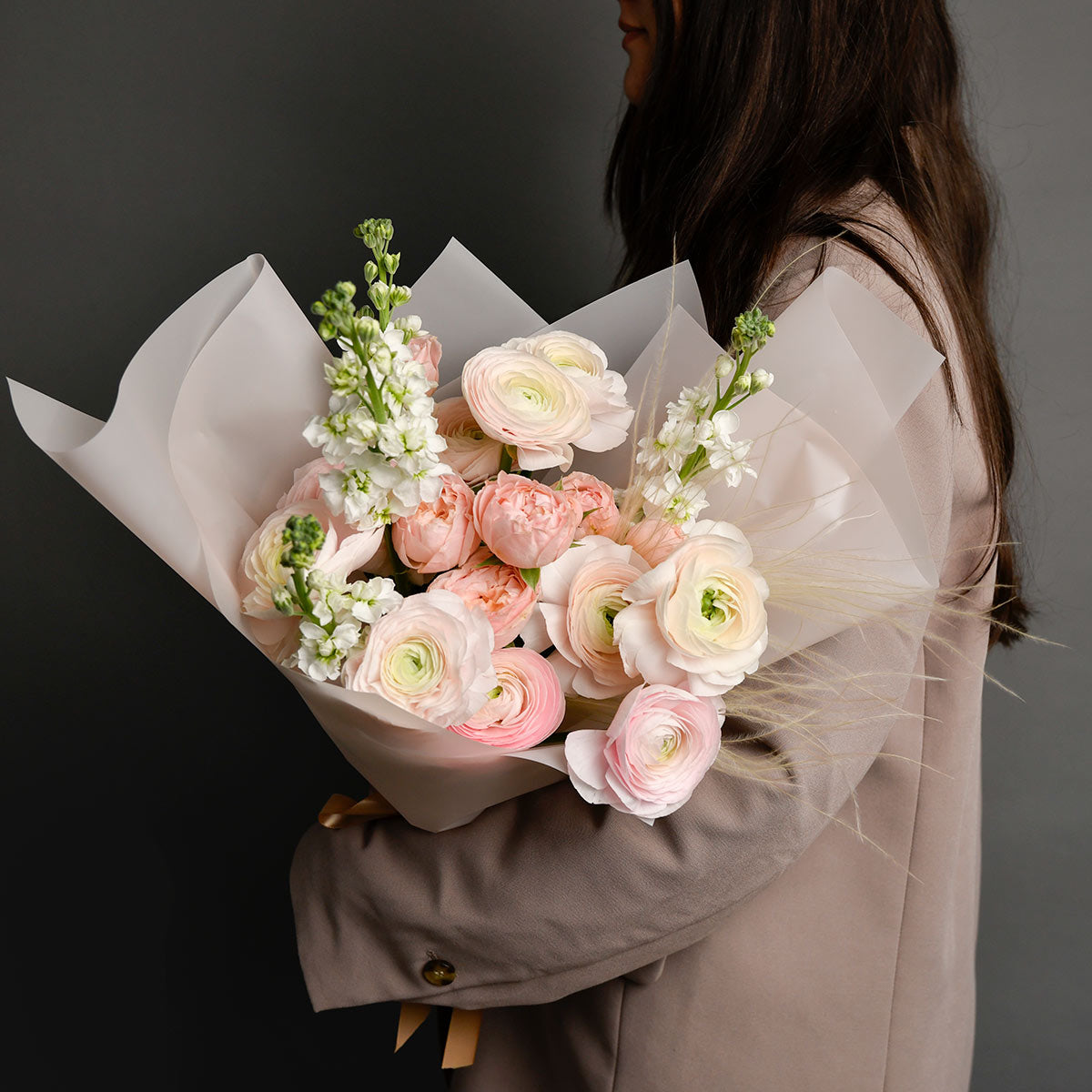 Flori de Paste - California Flowers, Buchet ranunculus roz, matthiola si miniroze, californiaflowers.mom