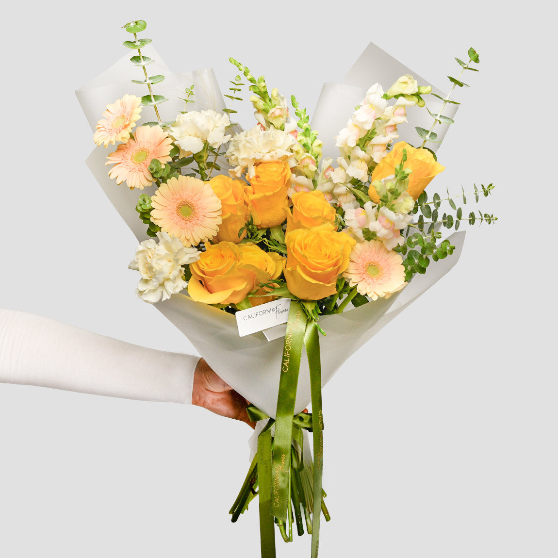 Flori pentru mama - California Flowers, Buchet trandafiri galbeni, gerbera si antirinium, californiaflowers.mom