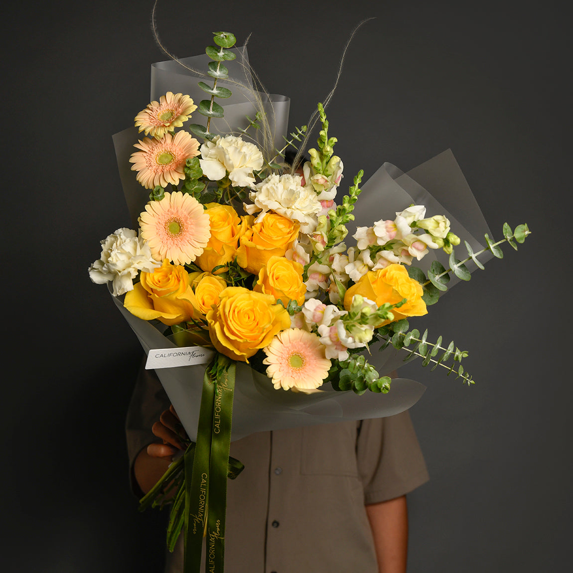 Flori pentru mama - California Flowers, Buchet trandafiri galbeni, gerbera si antirinium, californiaflowers.mom