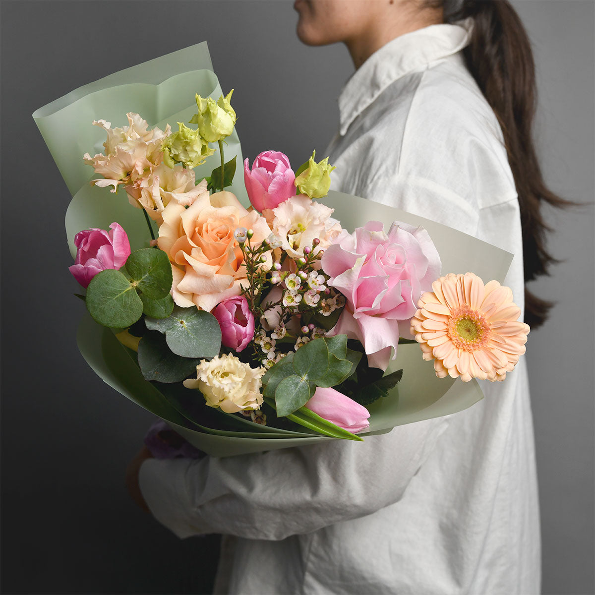 Buchet trandafiri roz, lalele, gerbera si lisianthus, 3, californiaflowers.mom