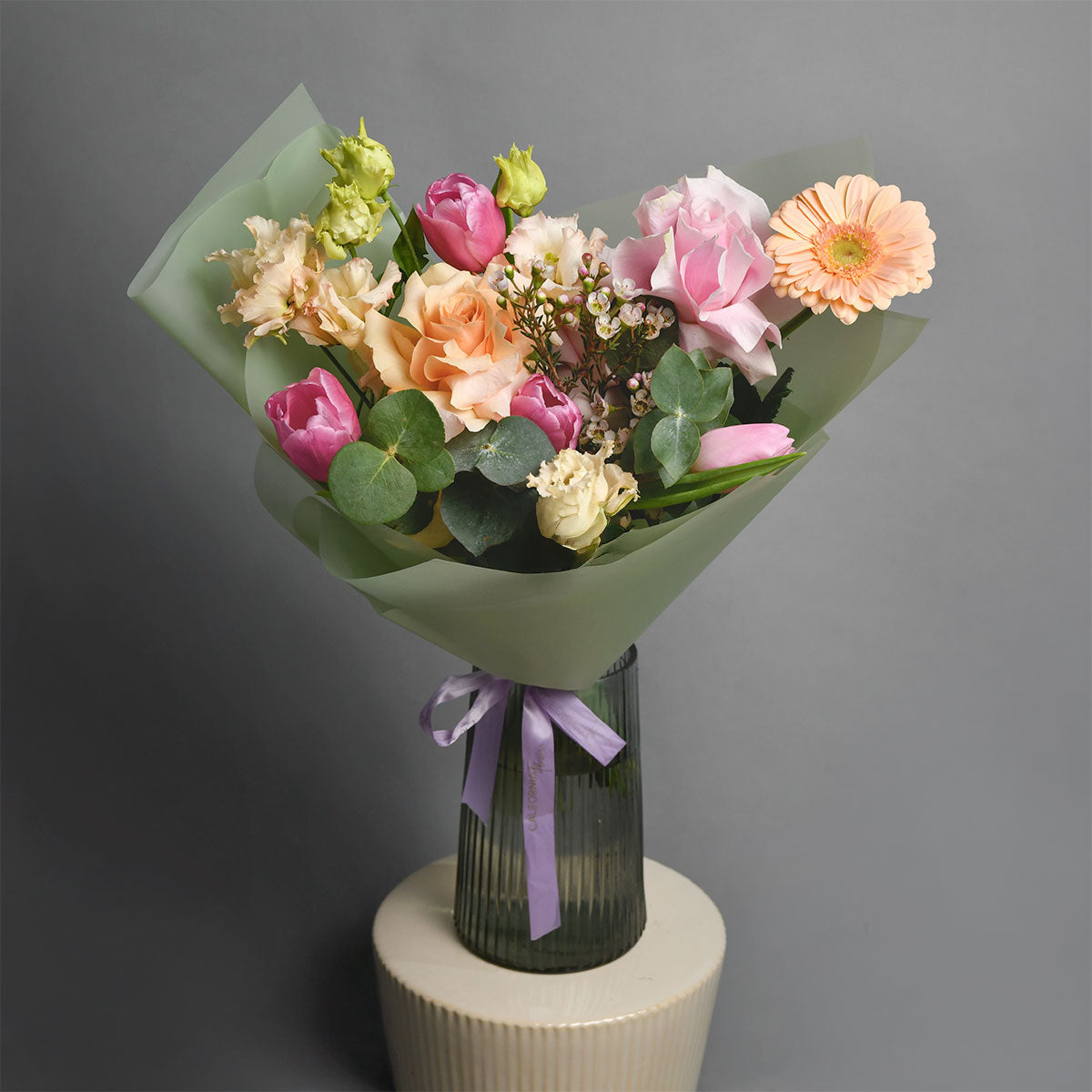 Buchet trandafiri roz, lalele, gerbera si lisianthus, 4, californiaflowers.mom
