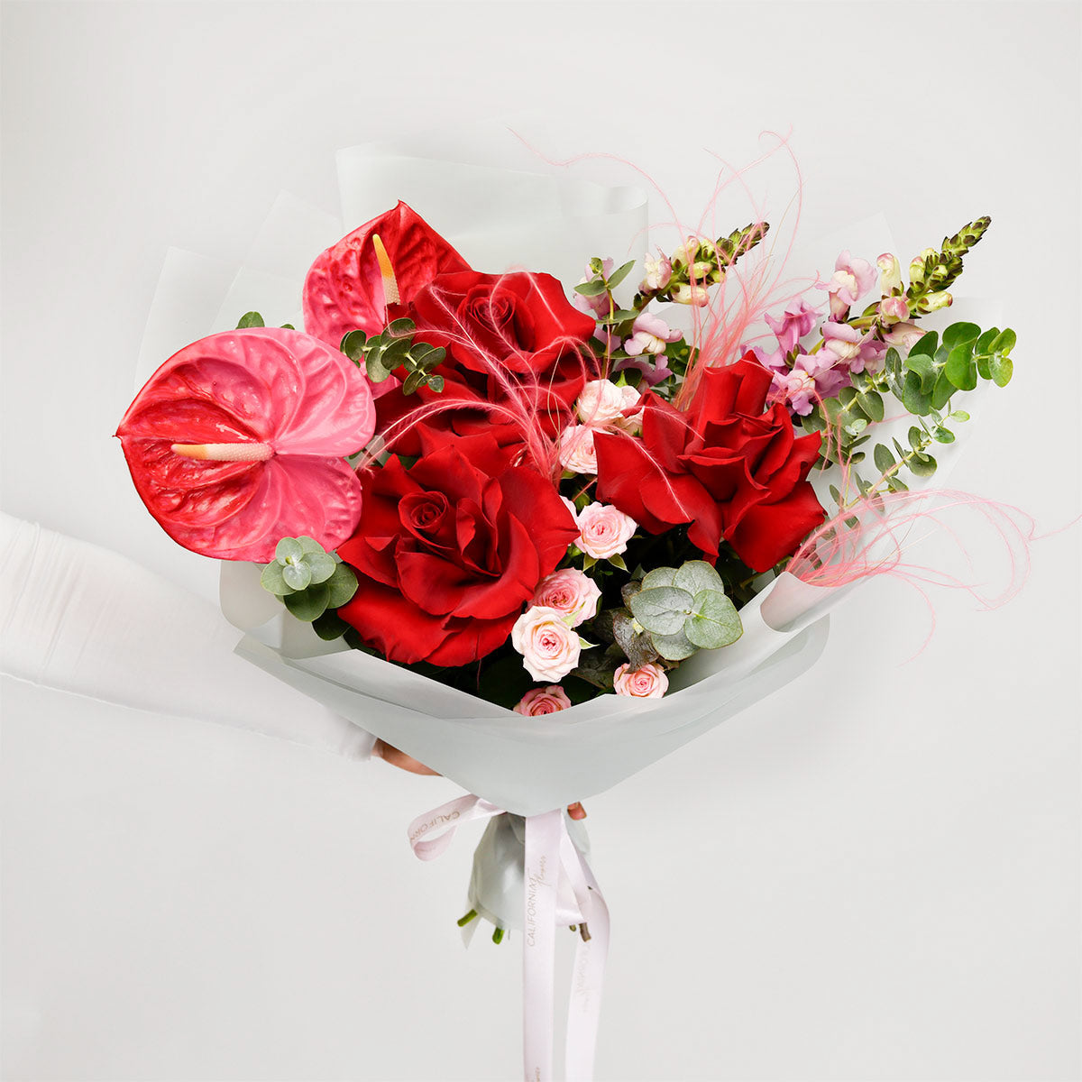 Flori de Paste - California Flowers, Buchet trandafiri speciali, anthurium si miniroze, californiaflowers.mom