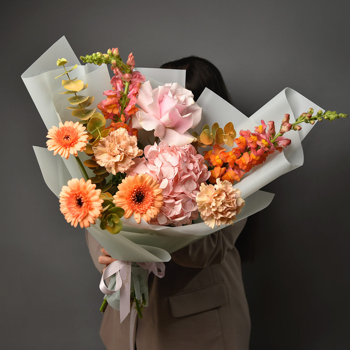 Buchet trandafiri speciali, hortensie si antirinum, 3, californiaflowers.mom