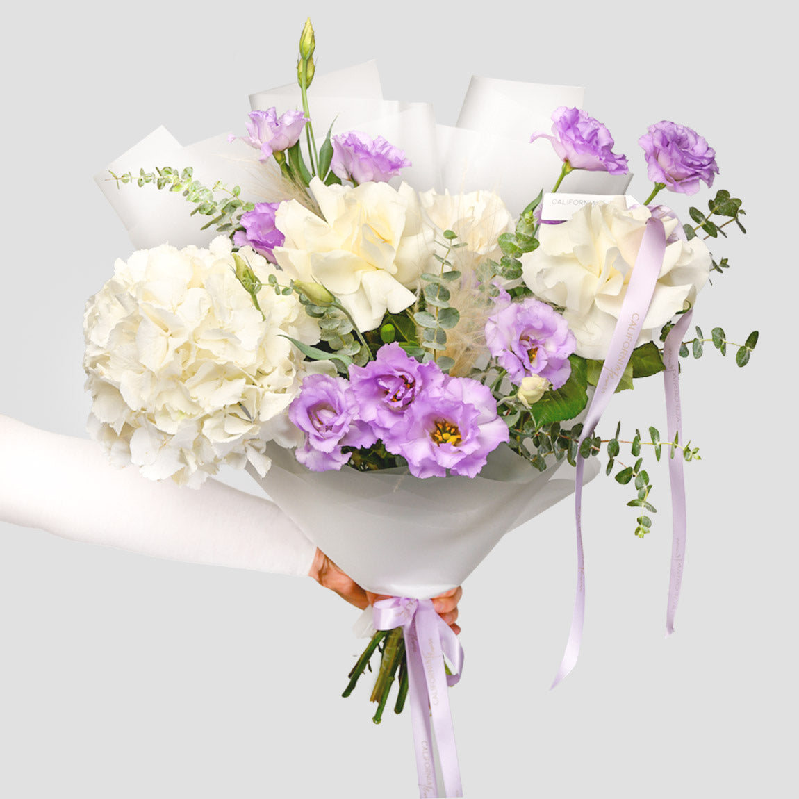 Cadouri Bucuresti si Brasov cu livrare la domiciliu - California Flowers, Buchet trandafiri speciali, hortensie si lisianthus mov, californiaflowers.mom