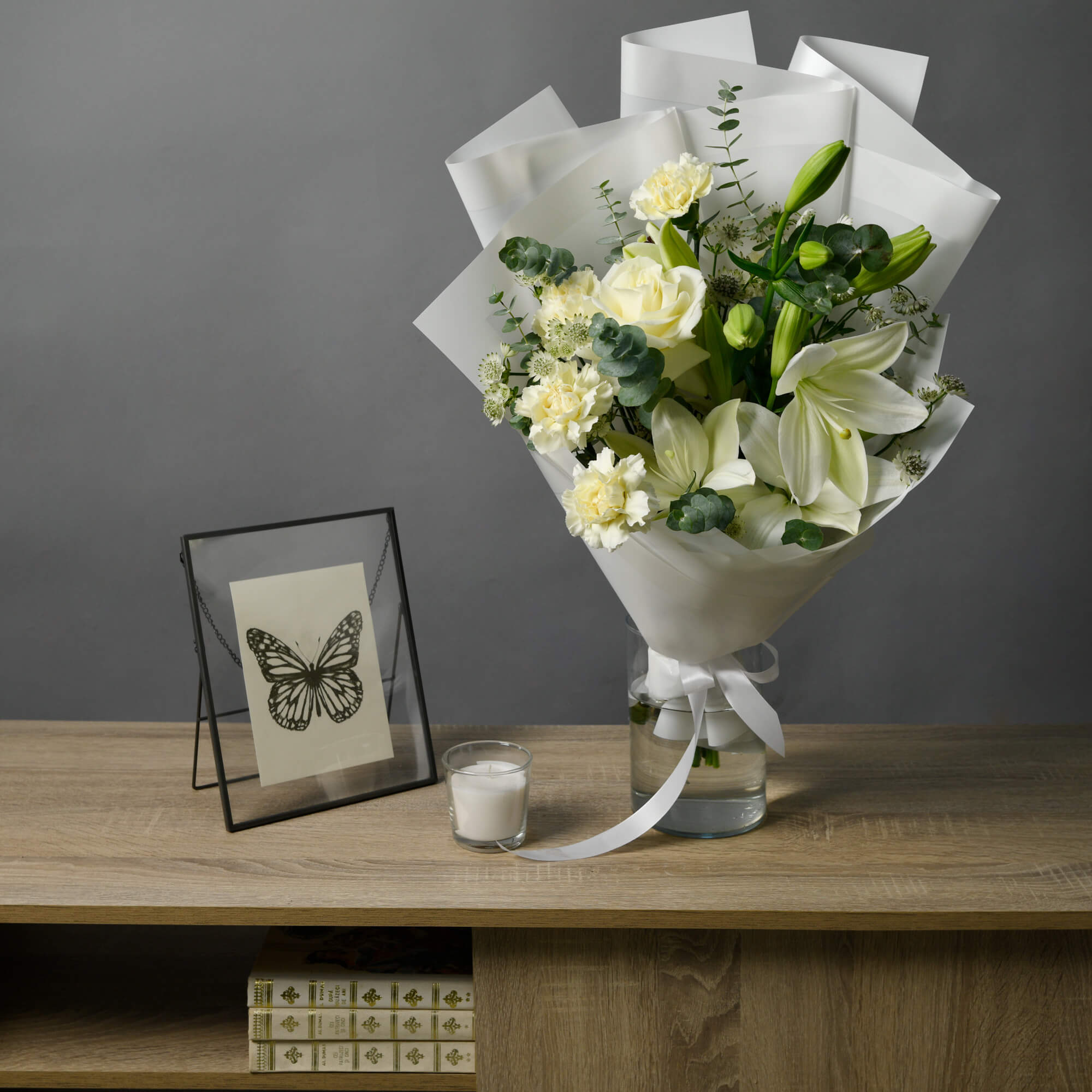 Buchet crin si trandafiri albi, 3, californiaflowers.mom