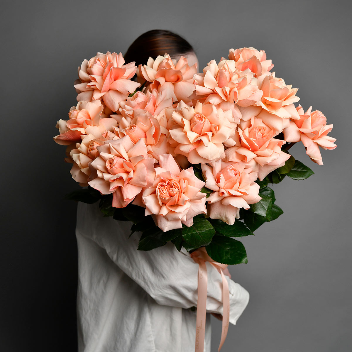 Buchet 25 trandafiri speciali peach, 3, californiaflowers.mom