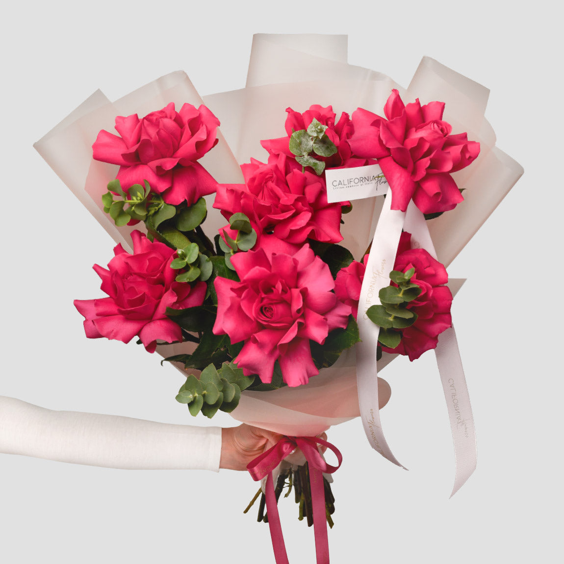 Buchete de trandafiri - California Flowers, Buchet 7 trandafiri Pink speciali si eucalipt, californiaflowers.mom