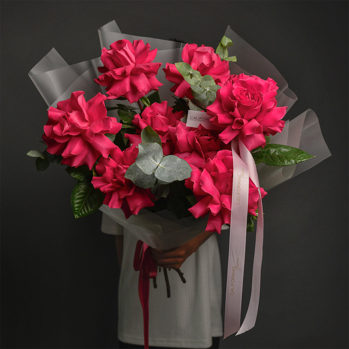 Buchete de trandafiri - California Flowers, Buchet 9 trandafiri speciali pink si eucalipt, californiaflowers.mom
