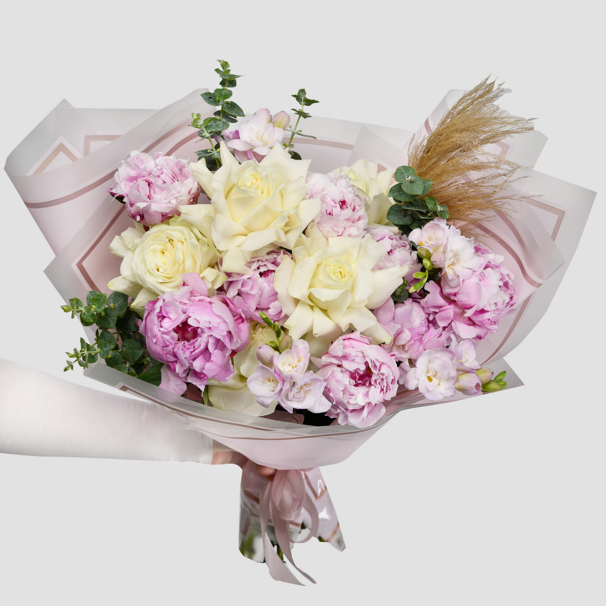 Florarie online - California Flowers ✅, Buchet 9 bujori si trandafiri albi speciali, californiaflowers.mom