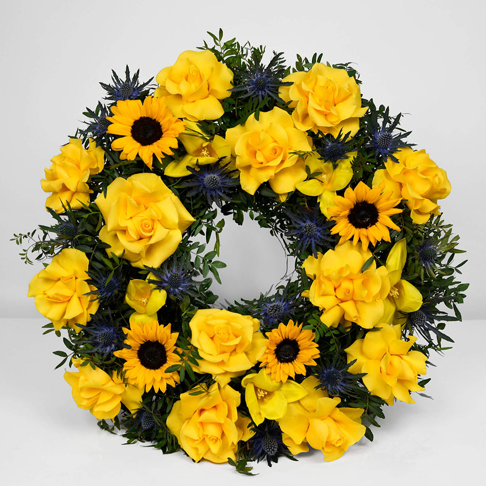 Coroane funerare, Coroana de flori rotunda cu trandafiri si floarea soarelui, californiaflowers.mom