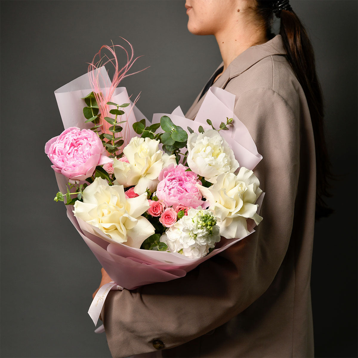 Florarie online - California Flowers ✅, Buchet bujori , trandafiri si matthiola, californiaflowers.mom