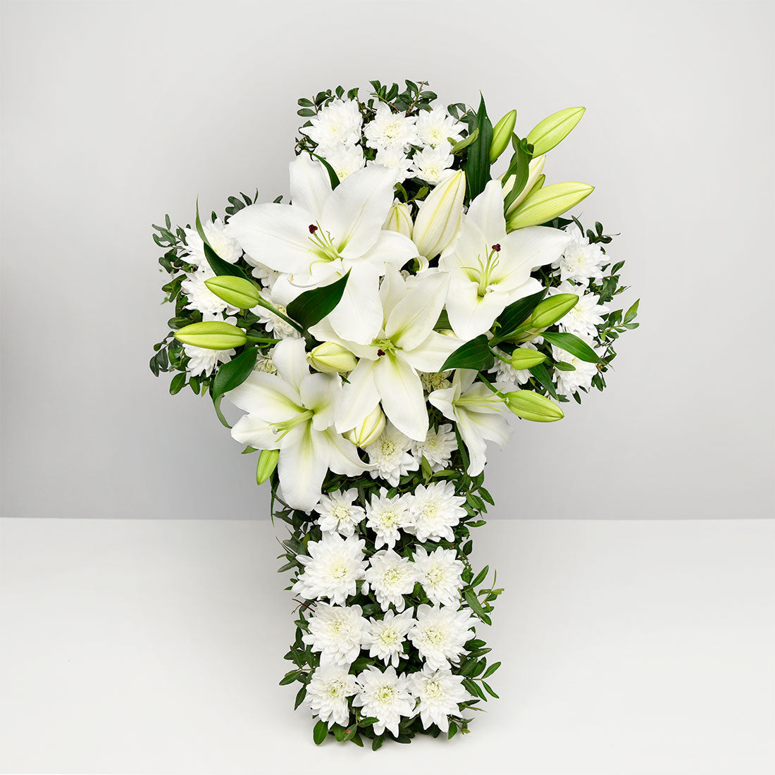 Produse, Aranjament floral funerar cu crini si crizanteme, californiaflowers.mom
