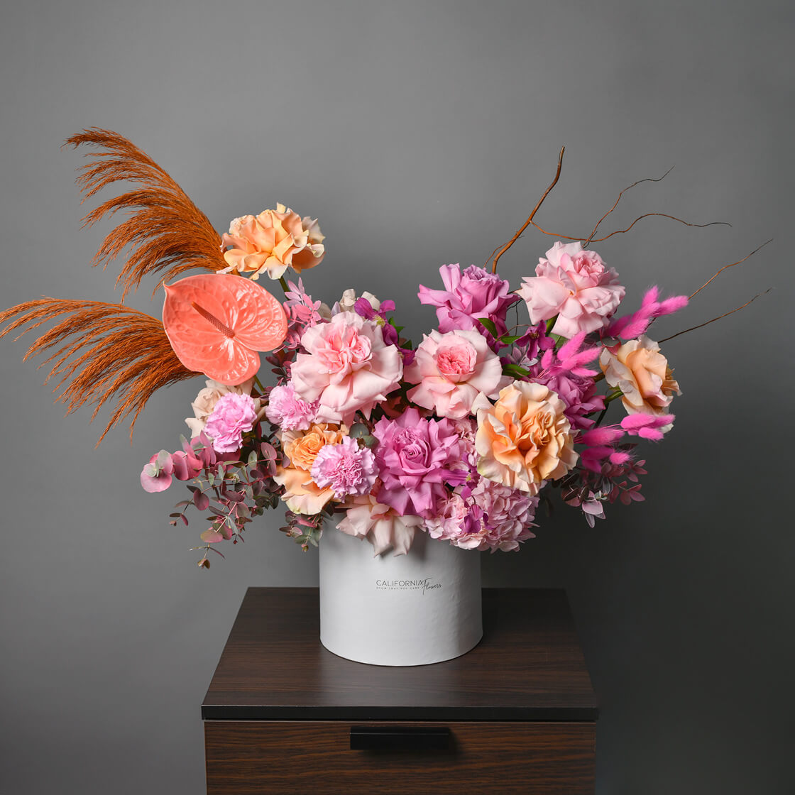Aranjament floral in cutie cu anthurium si trandafiri speciali roz, 4, californiaflowers.mom