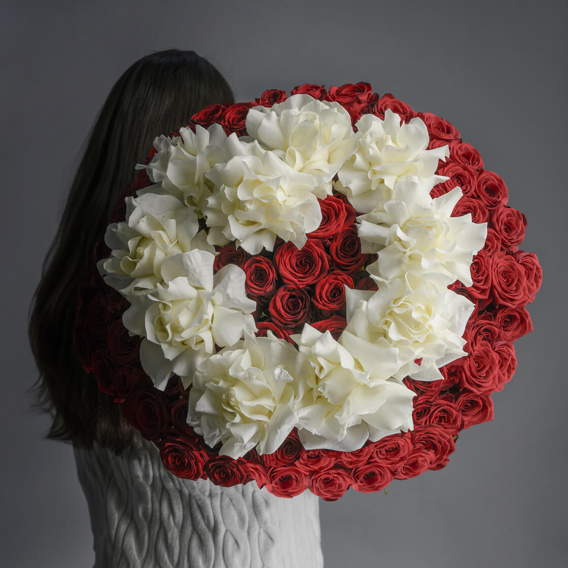 Romantice, Buchet 101 trandafiri rosii si albi, californiaflowers.mom