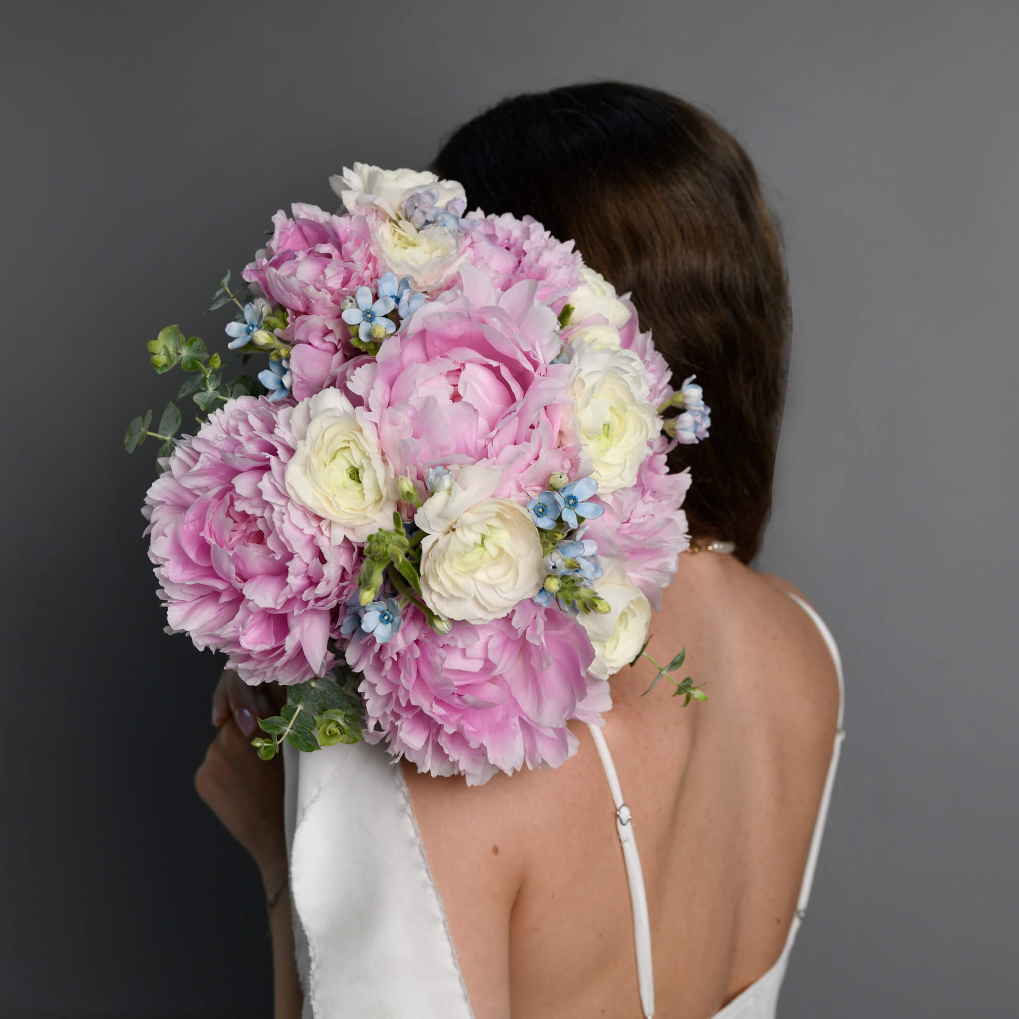 Buchet mireasa cu bujori roz, 5, californiaflowers.mom