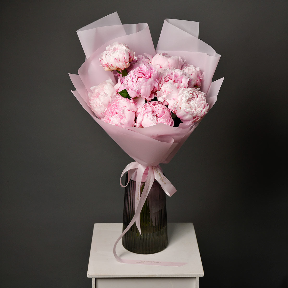 Buchet 11 bujori roz, 3, californiaflowers.mom