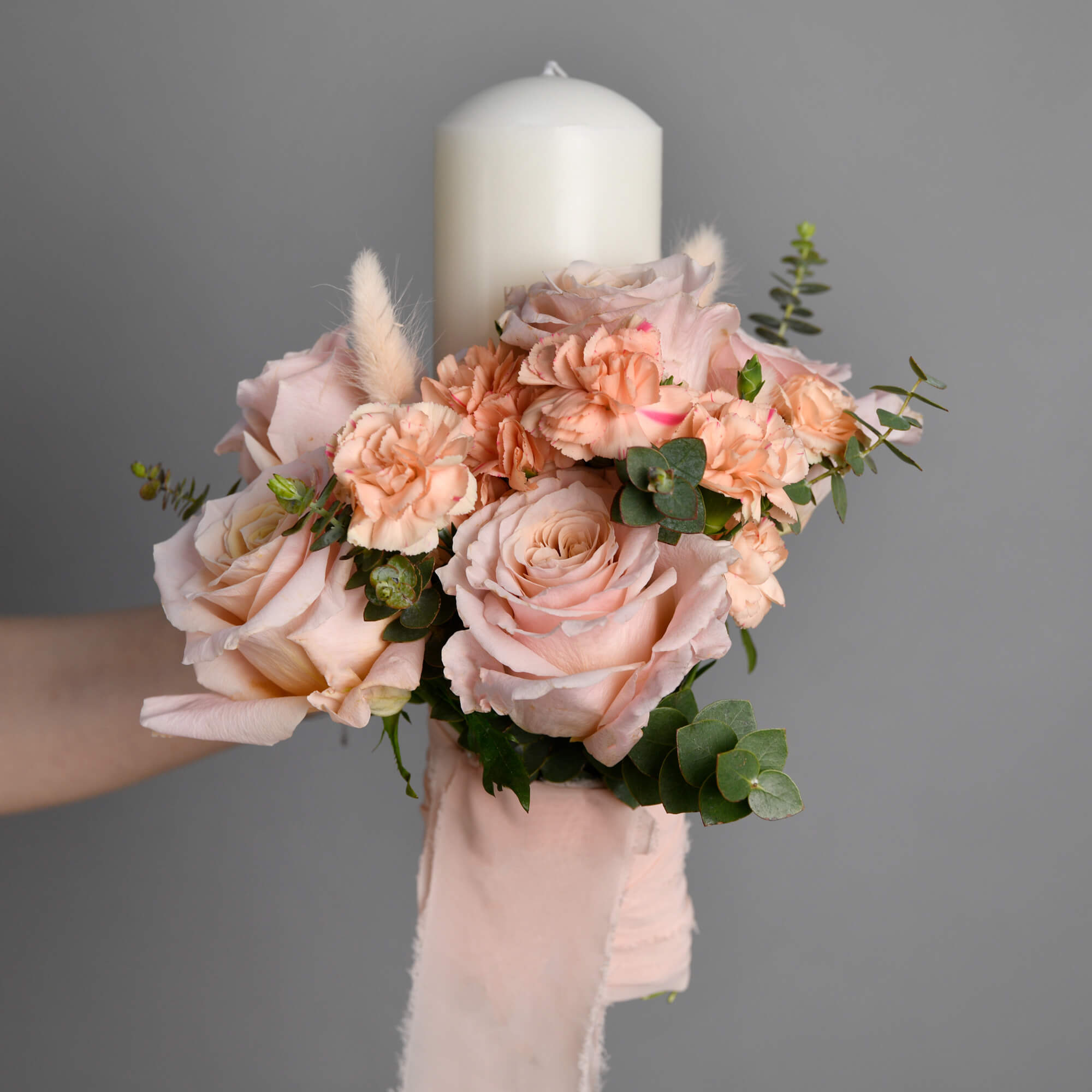 Lumanari de cununie cu trandafiri somon si ranunculus, 4, californiaflowers.mom