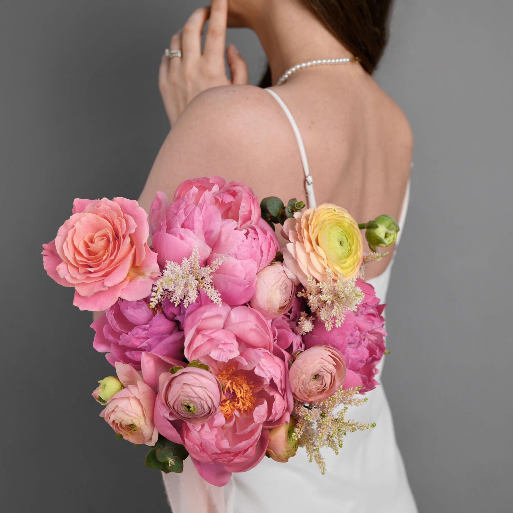 Buchet de mireasa cu bujori si trandafiri, 6, californiaflowers.mom