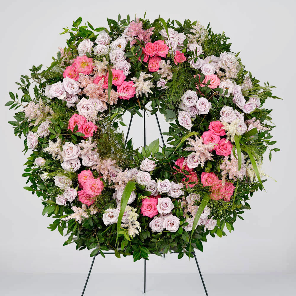 Coroane funerare, Aranjament floral funerar cu tros roz si astilbe, californiaflowers.mom