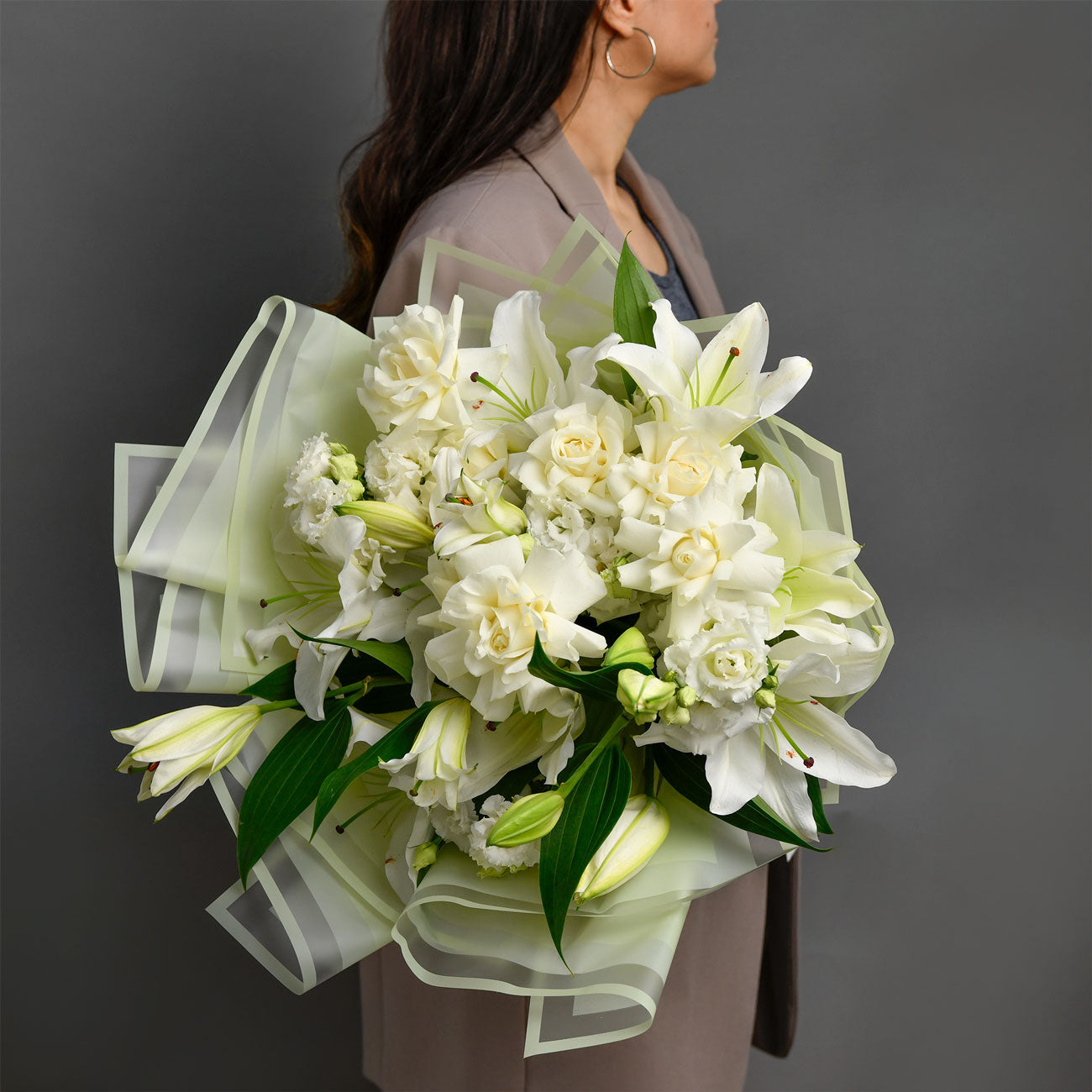 Buchet trandafiri albi si crini albi, 3, californiaflowers.mom