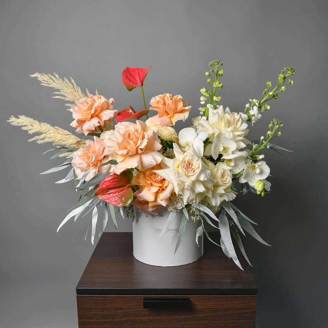 Aranjament floral in cutie cu trandafiri speciali si anthurium, 4, californiaflowers.mom