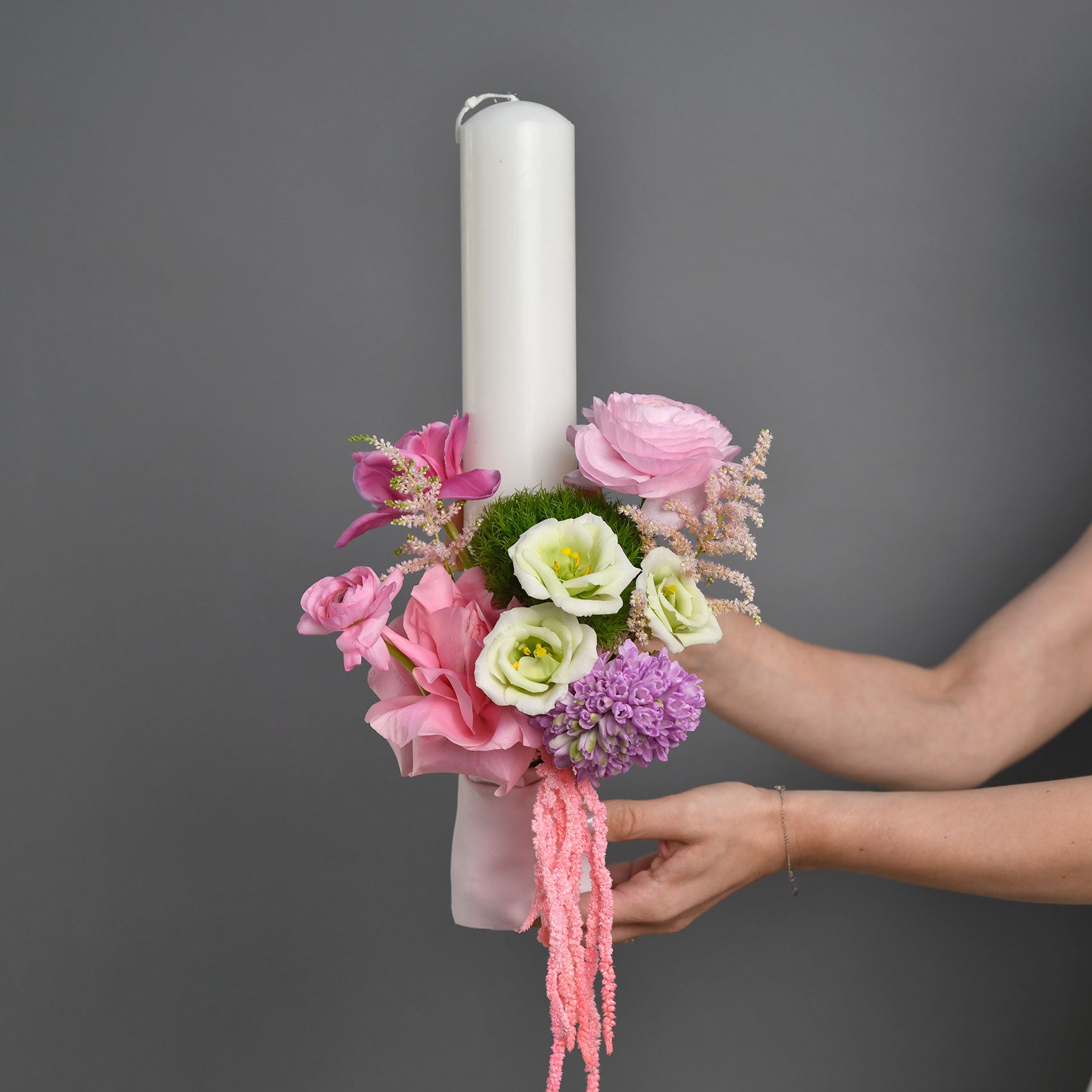 Lumanare botez cu lisianthus si zambila, 3, californiaflowers.mom