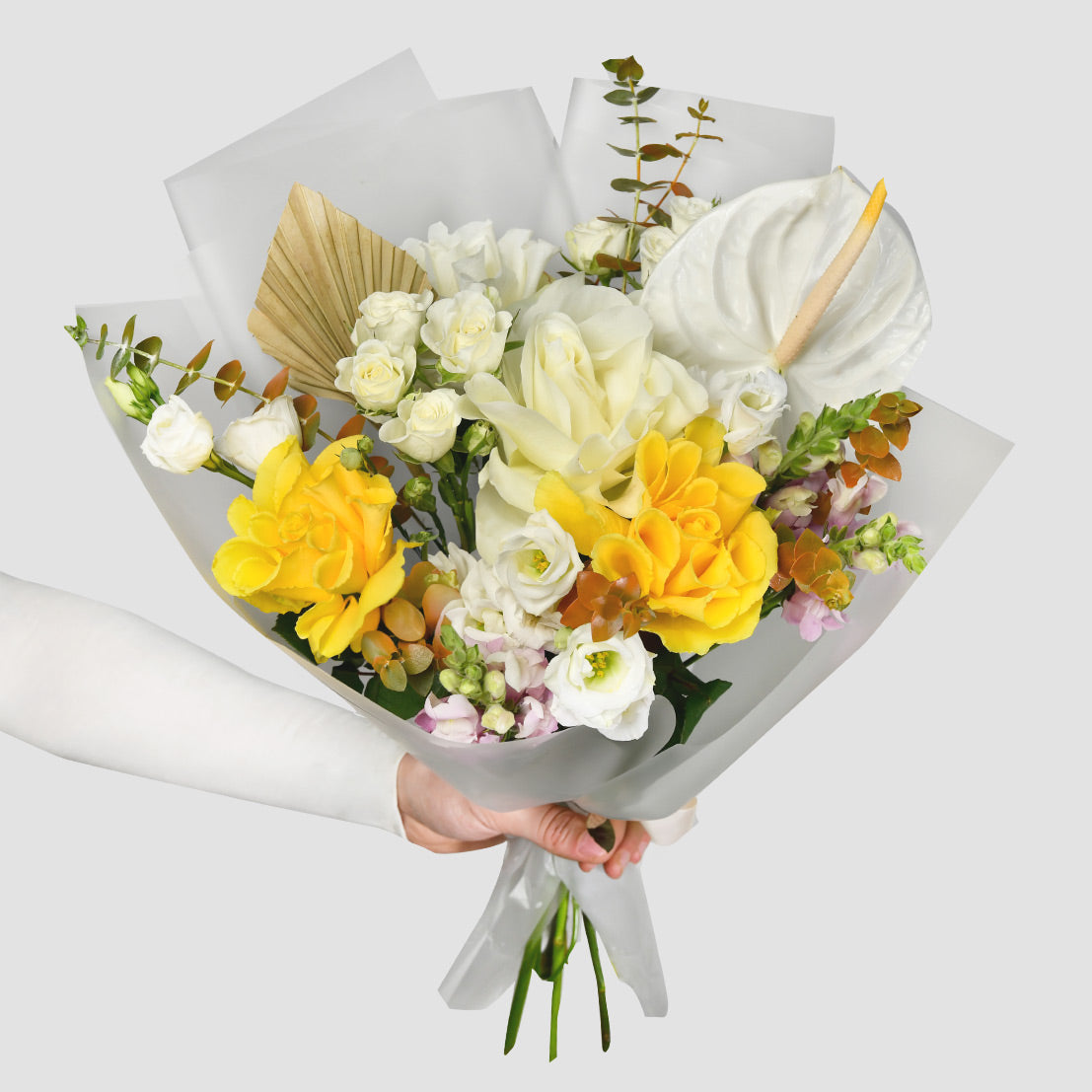 Flori de Sf. Maria - California Flowers, Buchet trandafiri speciali galbeni, lisianthus si miniroze albe, californiaflowers.mom
