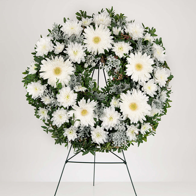 Produse, Coroana funerara rotunda cu crizanteme si gerbera alba, californiaflowers.mom