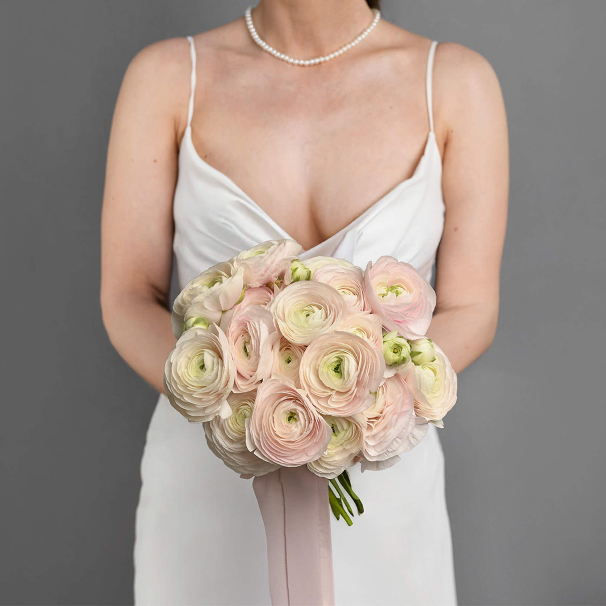 Buchete mireasa si nasa - California Flowers, Buchet mireasa cu ranunculus roz, californiaflowers.mom