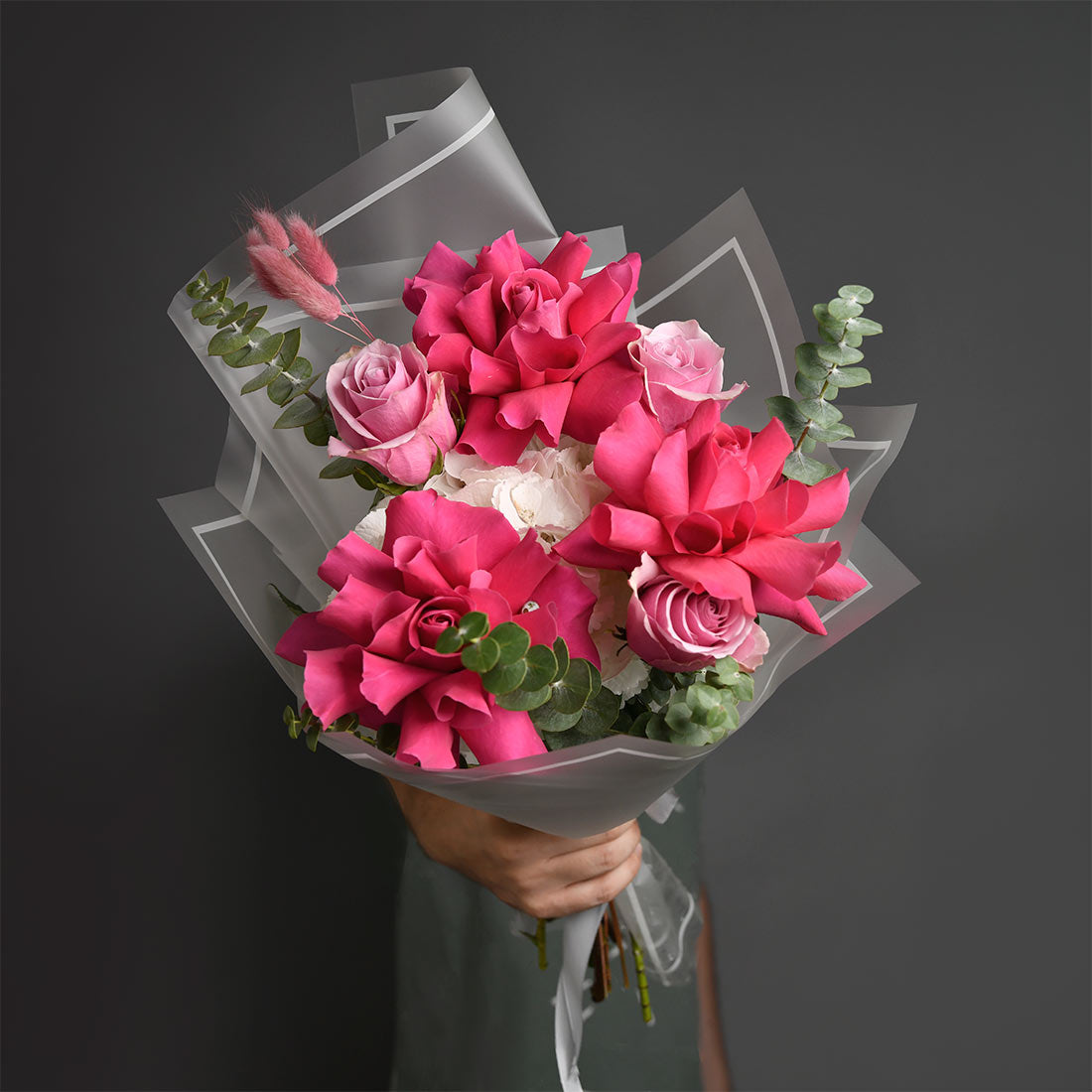 Flori pentru iubita – California Flowers, Buchet trandafiri speciali Pink si hortensie alba, californiaflowers.mom