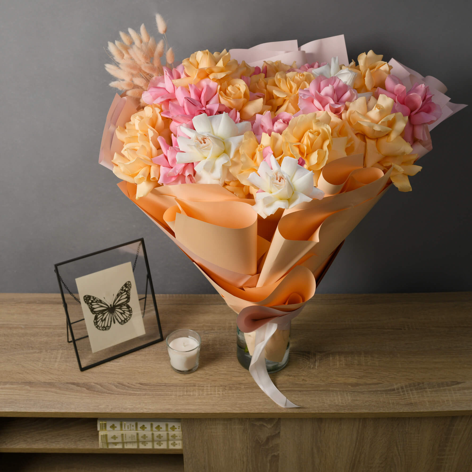 Buchet 33 trandafiri speciali roz, peach si albi, 3, californiaflowers.mom