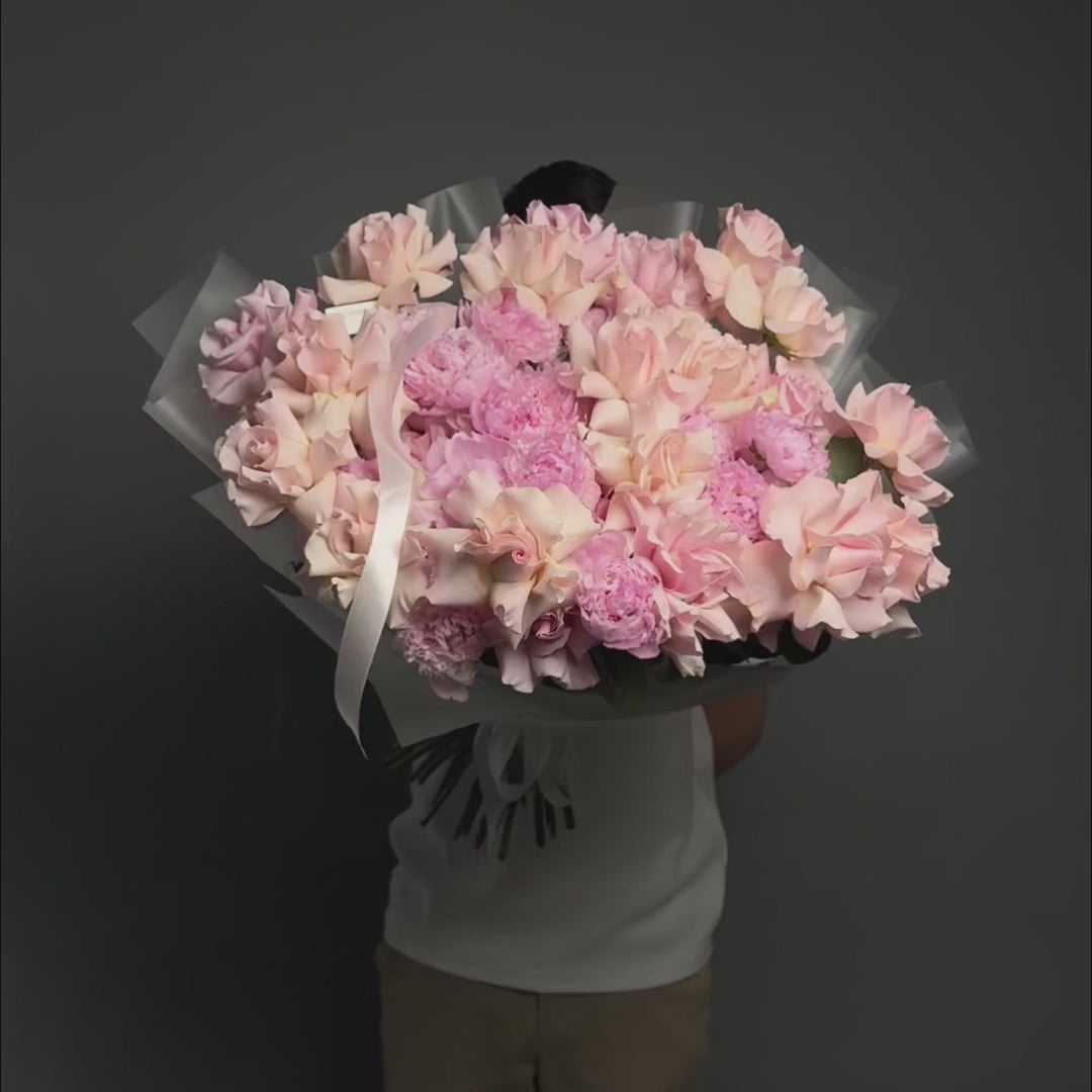 Buchet trandafiri roz speciali si bujori, 4, californiaflowers.mom