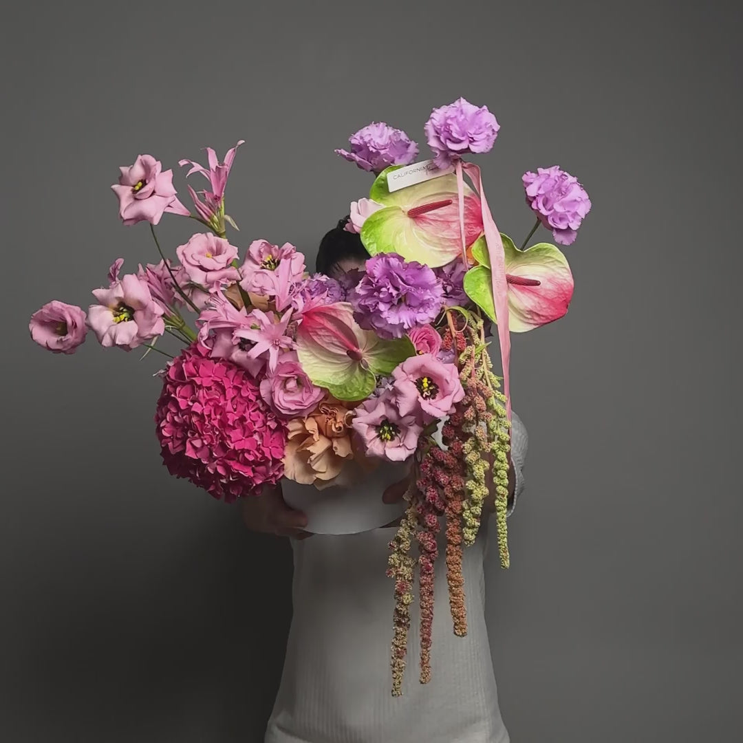 Aranjament floral in cutie cu anthurium si lisianthus roz, 4, californiaflowers.mom