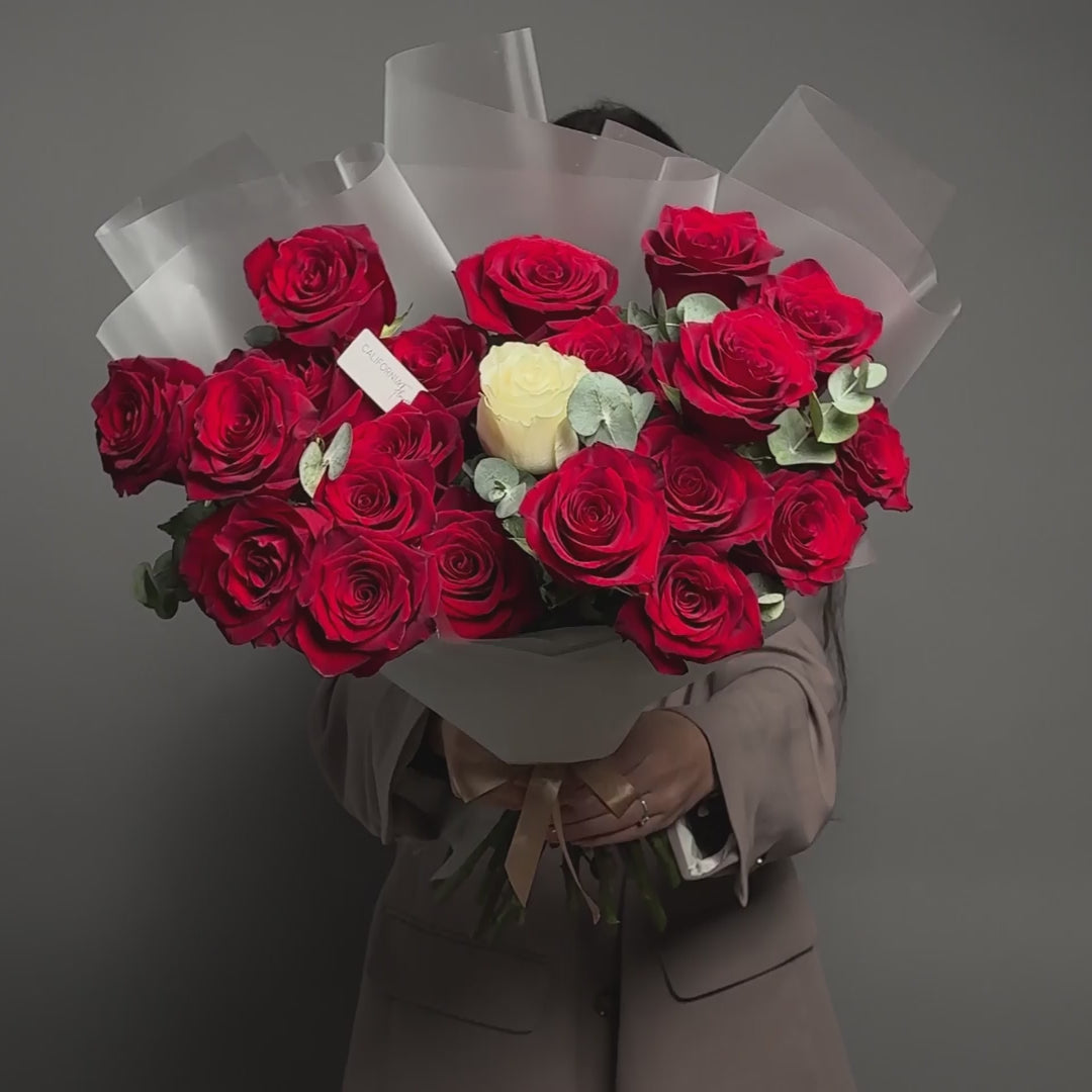Buchet trandafiri rosii si alb, 6, californiaflowers.mom