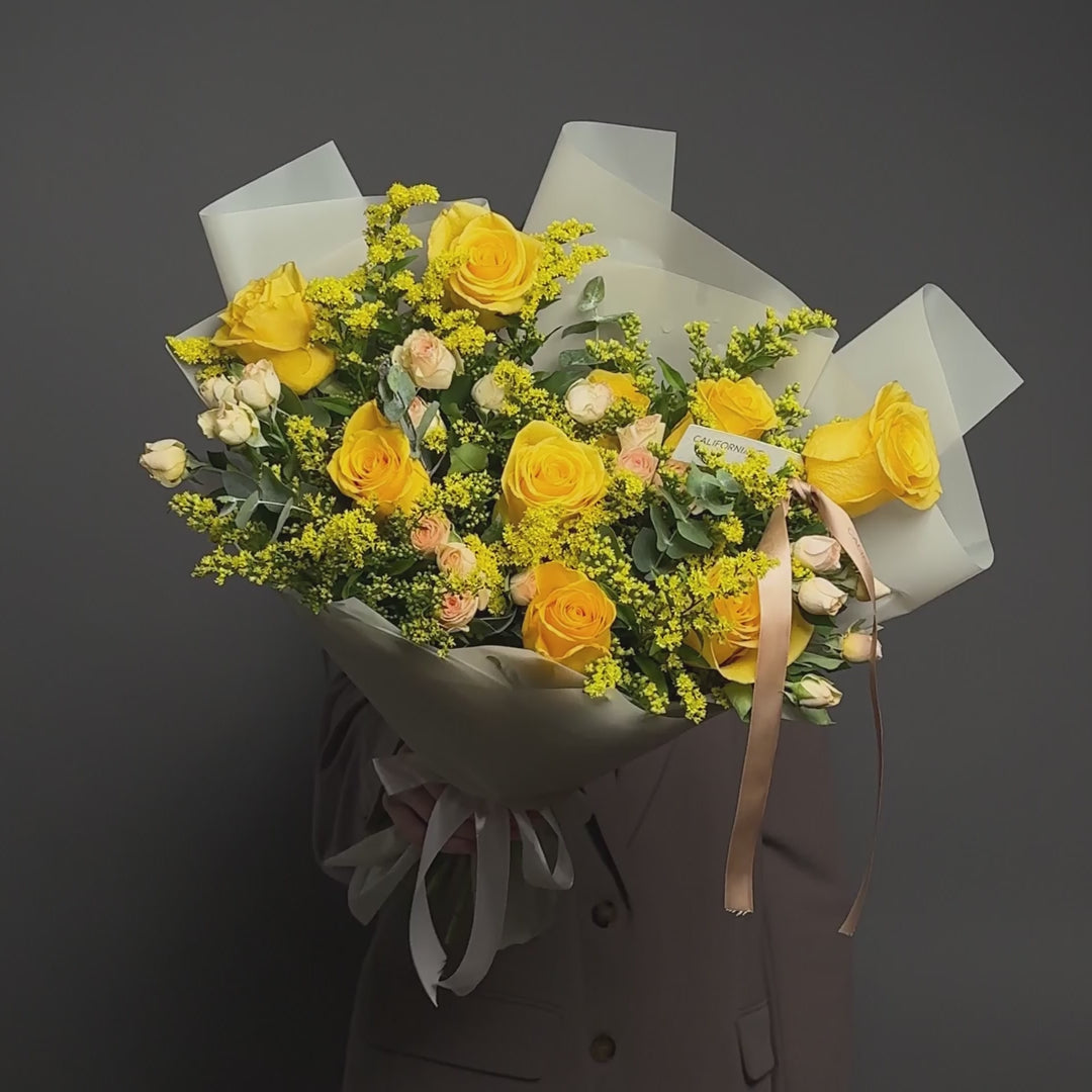 Buchet trandafiri galbeni si solidago, 6, californiaflowers.mom