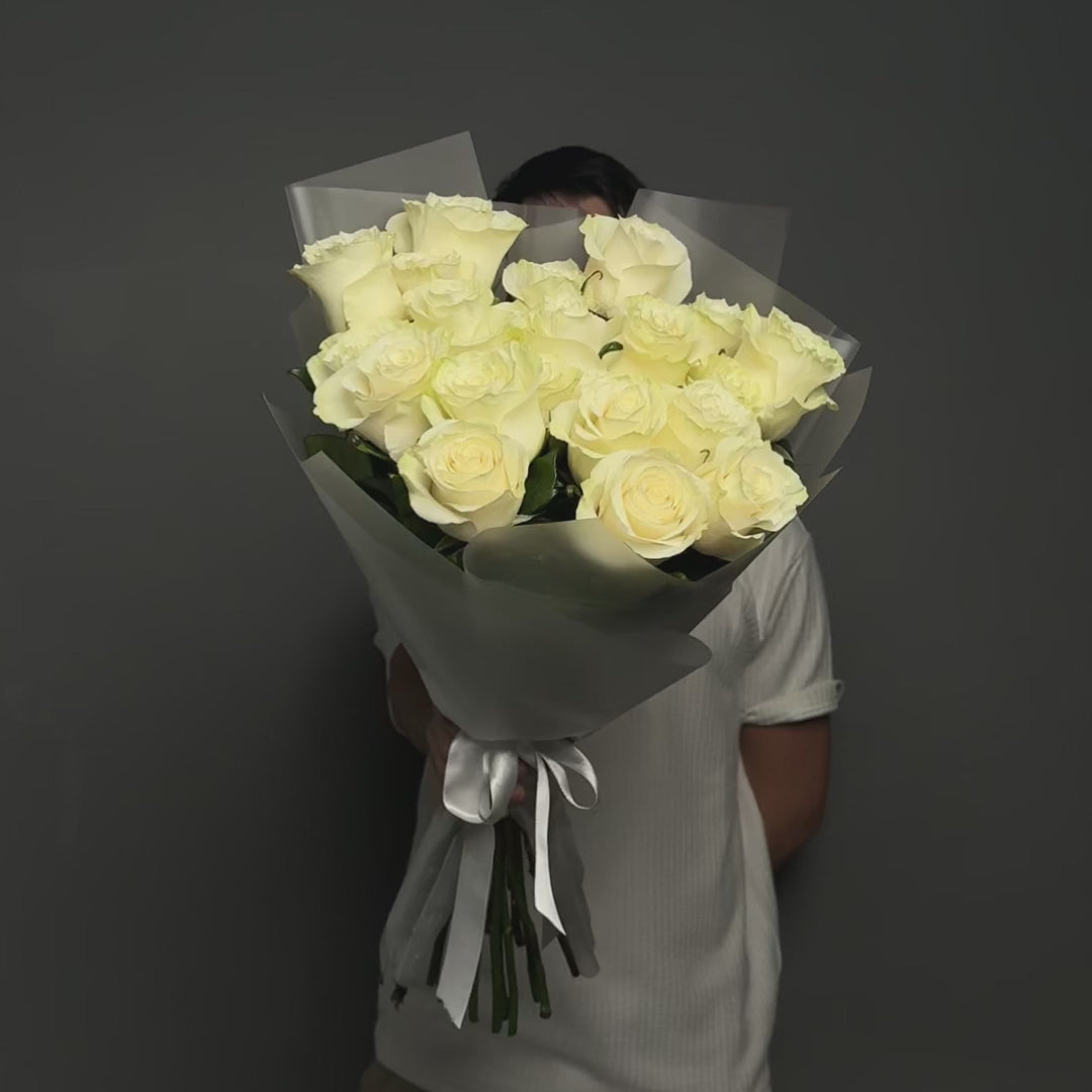 Buchet 25 trandafiri albi, 4, californiaflowers.mom