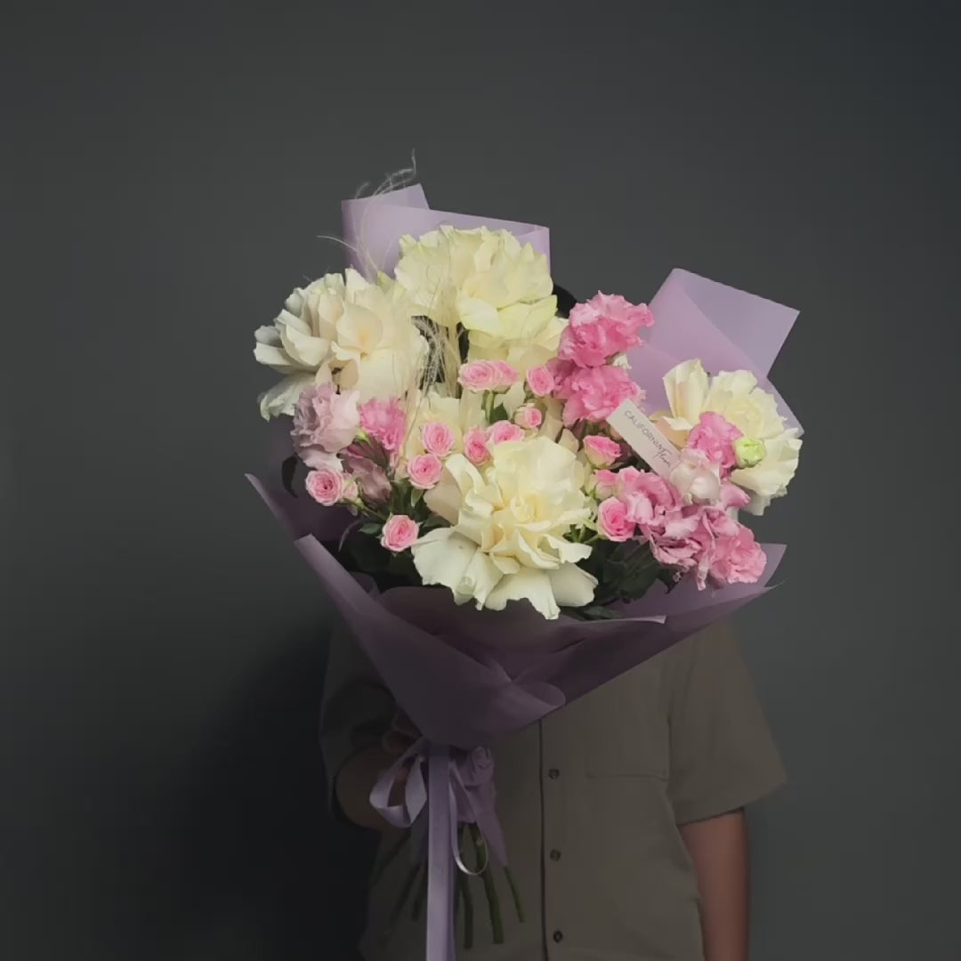 Buchet lisianthus, trandafiri si miniroze, 4, californiaflowers.mom